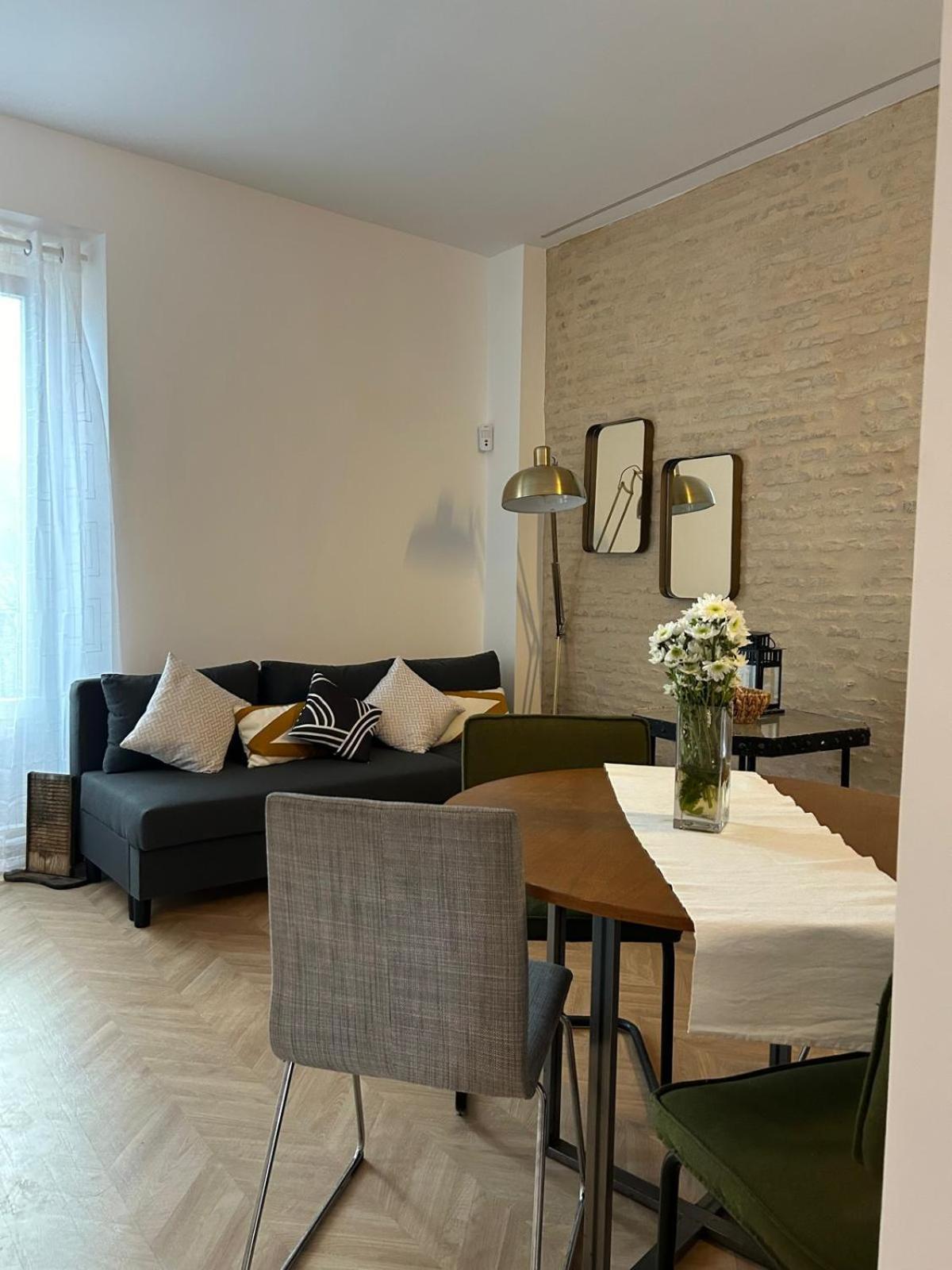 Center Apartment Fully Eqquiped Opcional Breakfast Sevilla Exteriör bild